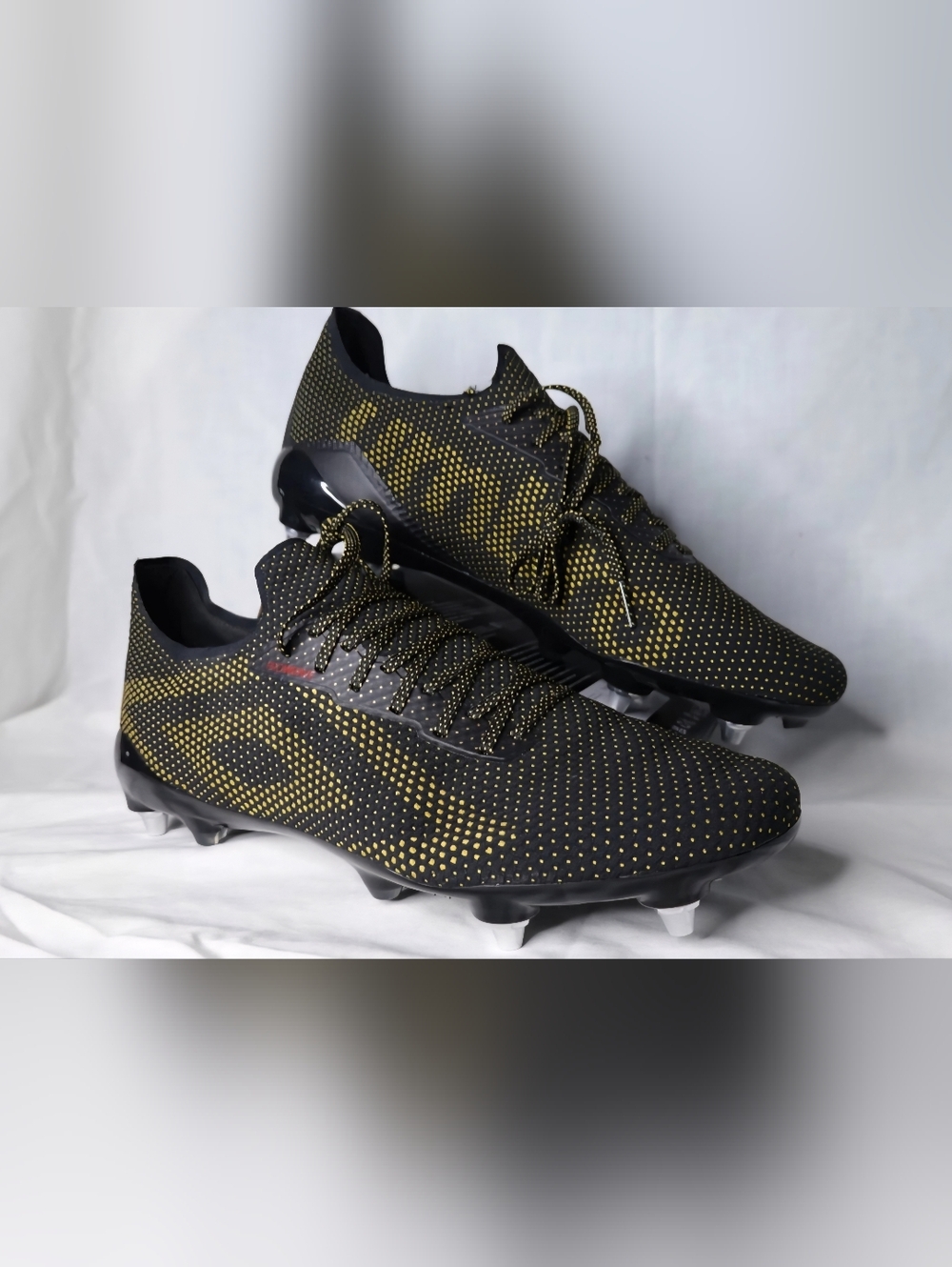 Umbro Men's Velocita Matrix Pro SG Soccer Cleat